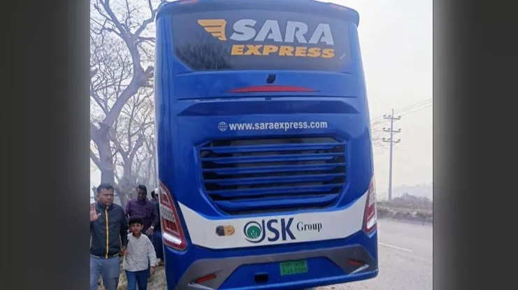 যাত্রীবাহী বাসের চাপায় সড়কে দাঁড়িয়ে থাকা নারী নিহত